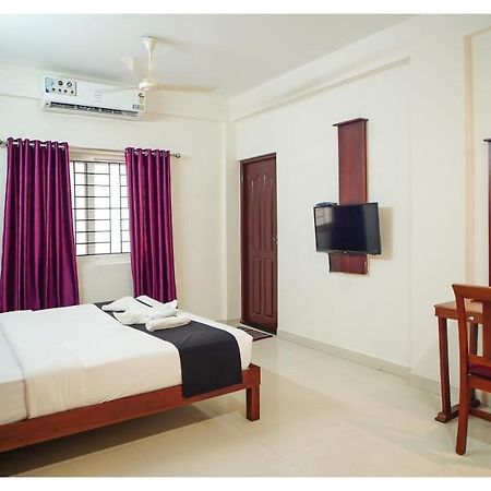 Hotel Hilite Inn Kochi Екстериор снимка