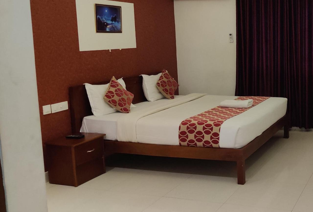 Hotel Hilite Inn Kochi Екстериор снимка