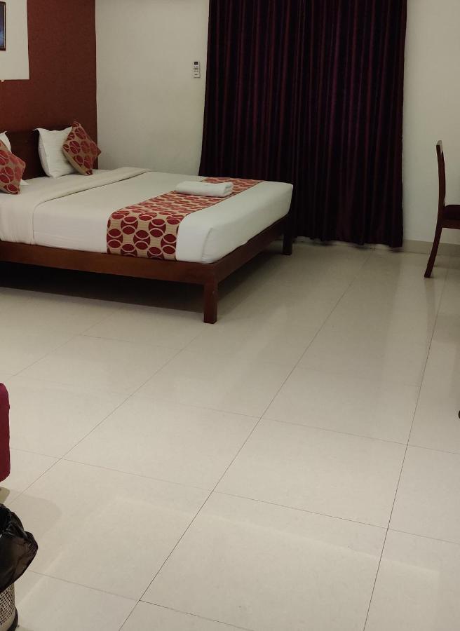 Hotel Hilite Inn Kochi Екстериор снимка