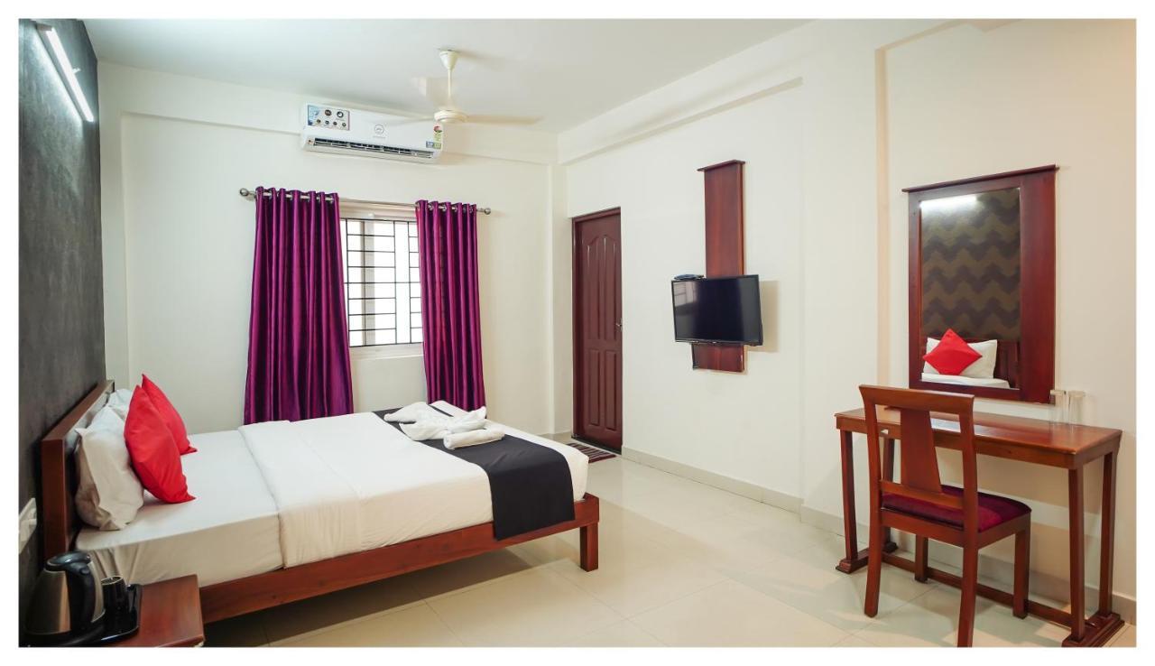 Hotel Hilite Inn Kochi Екстериор снимка