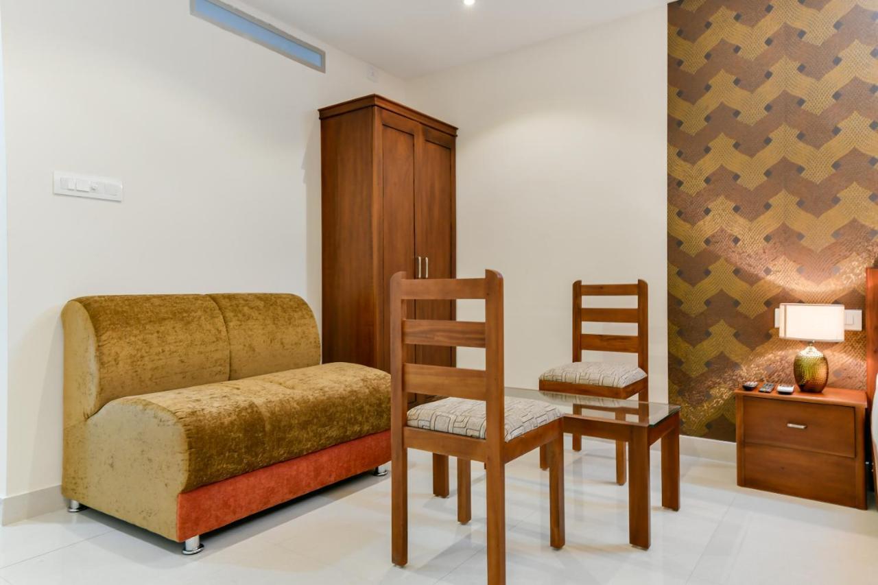 Hotel Hilite Inn Kochi Екстериор снимка