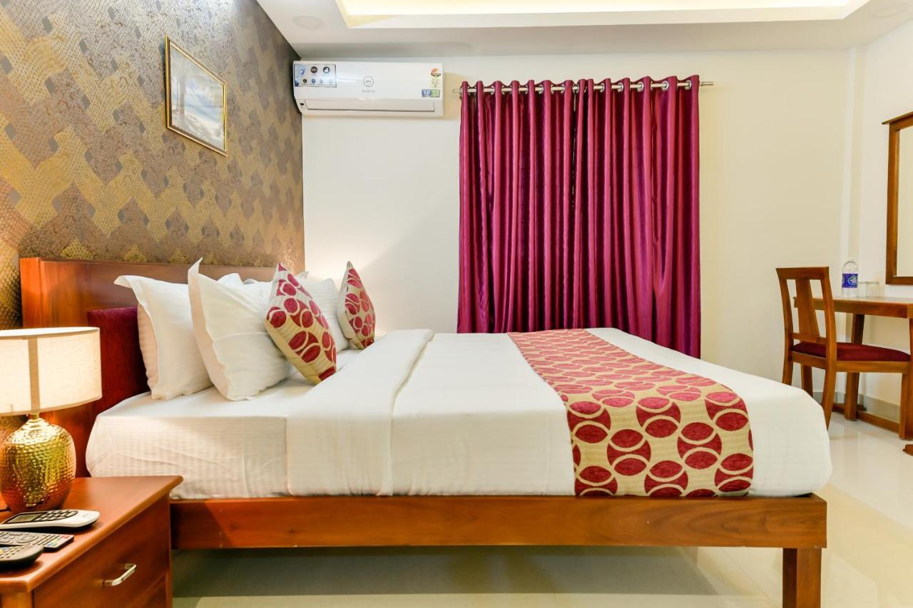 Hotel Hilite Inn Kochi Екстериор снимка